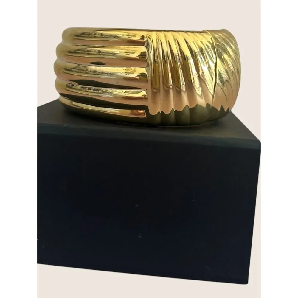 ✨ VTG 80s CHUNKY GOLD TONE RIBBED FLUTED TEXTURED CLAMPER SHRIMP BANGLE BRACELET